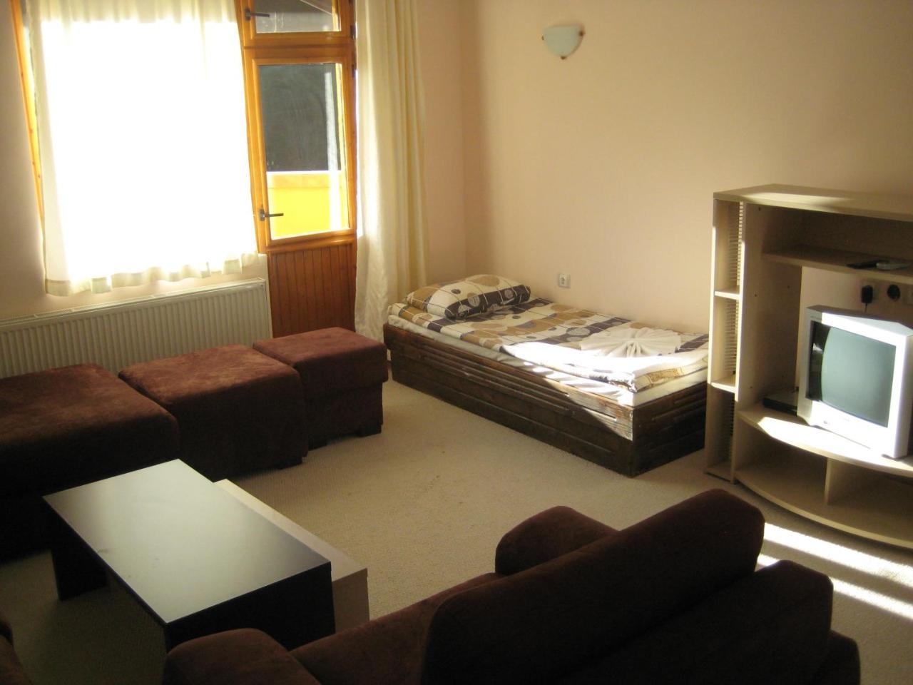 Hotel Restaurant Popini Laki Yagodina Buitenkant foto