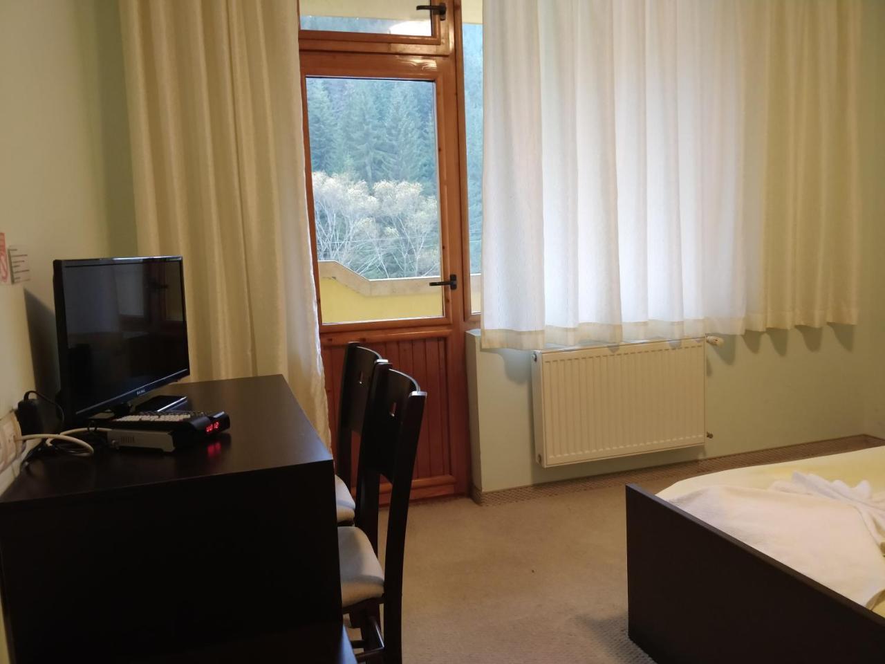 Hotel Restaurant Popini Laki Yagodina Buitenkant foto