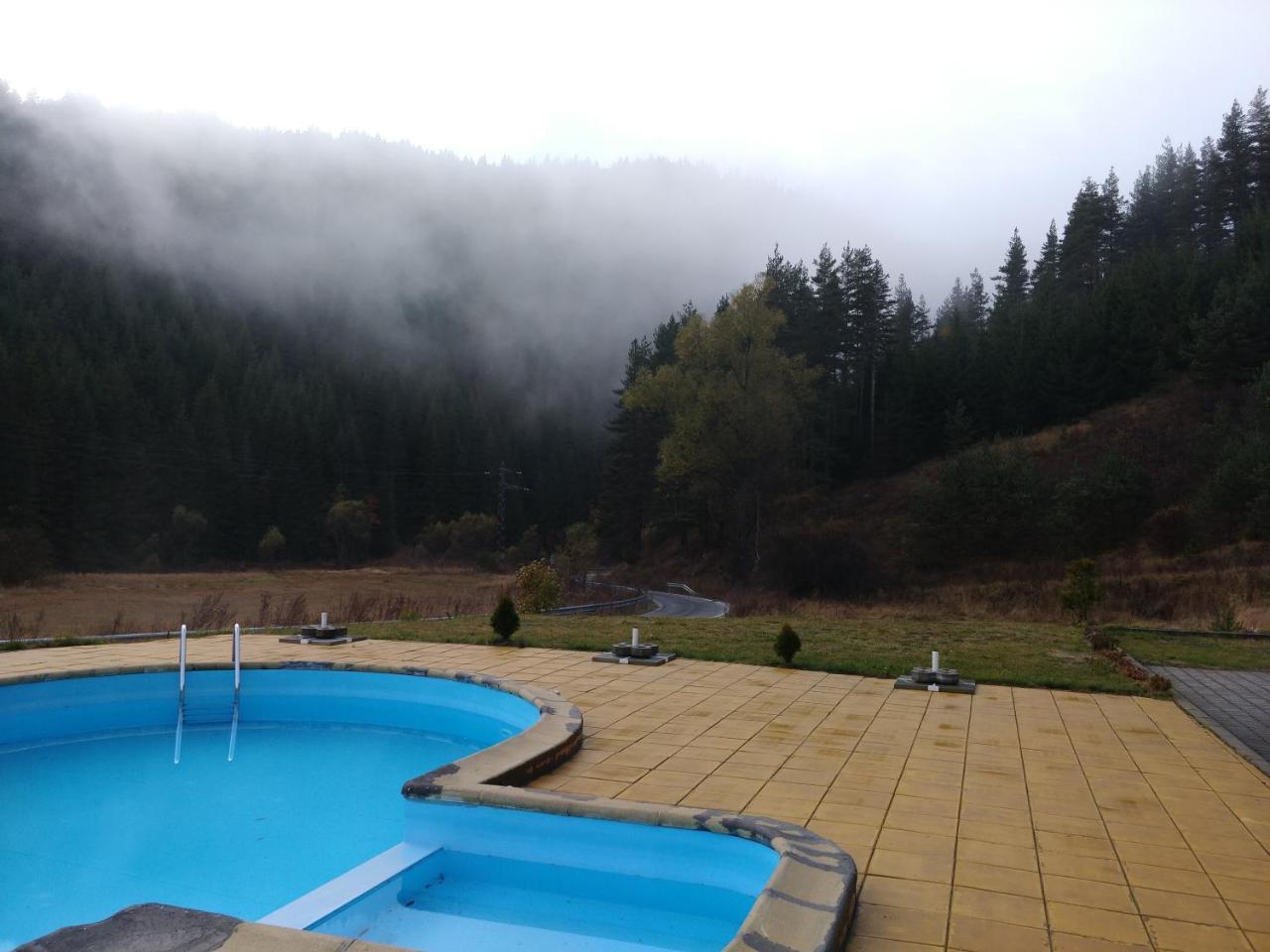 Hotel Restaurant Popini Laki Yagodina Buitenkant foto